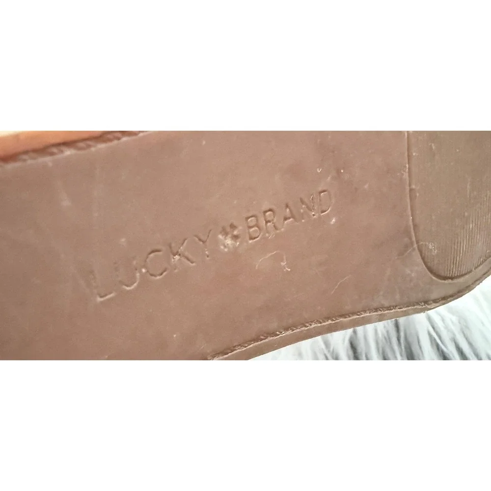 Lucky Brand step into